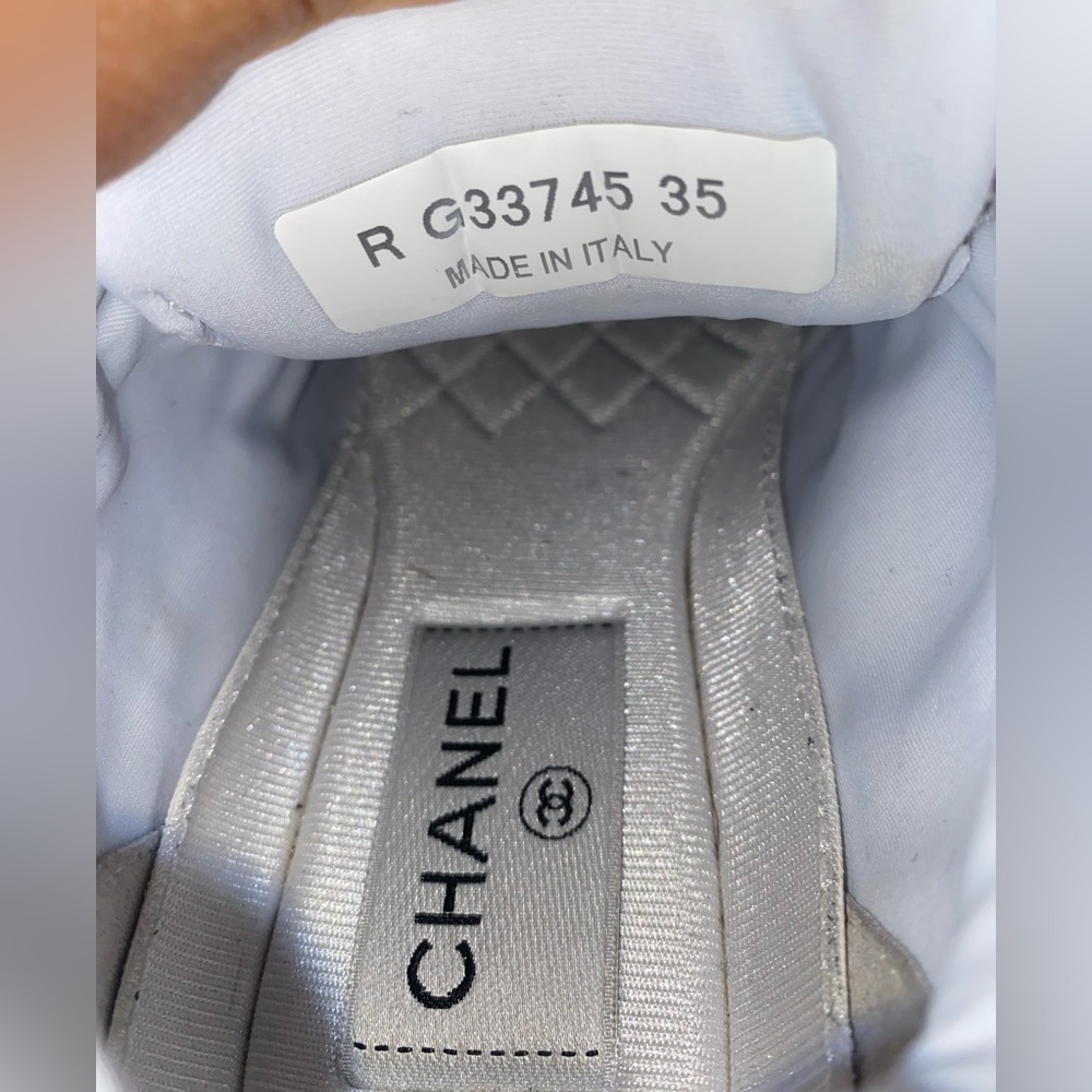 Chanel - Picture 5 of 6